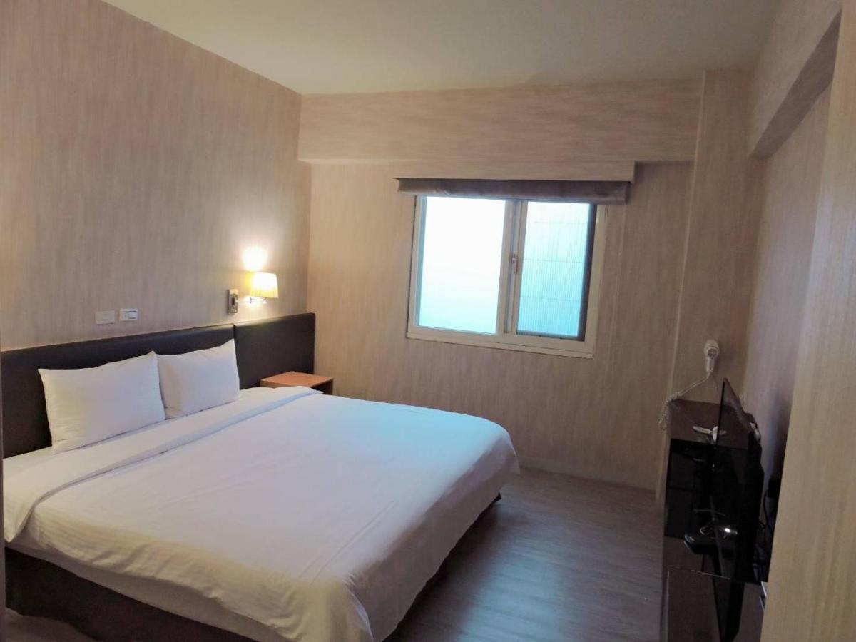 Walker Hotel - Sanchong Taipei Luaran gambar