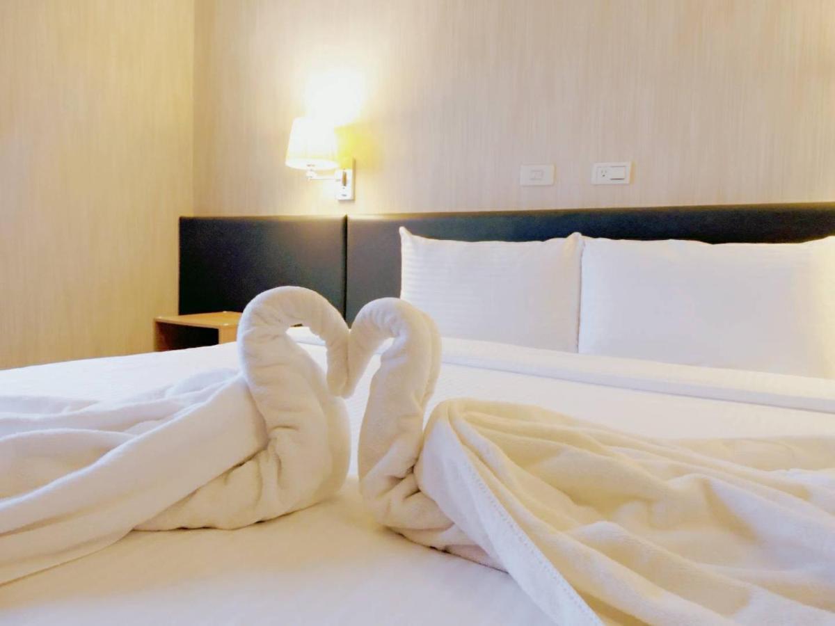 Walker Hotel - Sanchong Taipei Luaran gambar