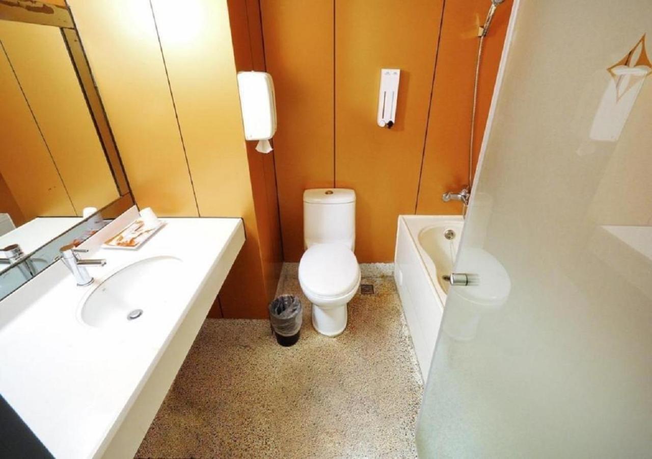 Walker Hotel - Sanchong Taipei Luaran gambar