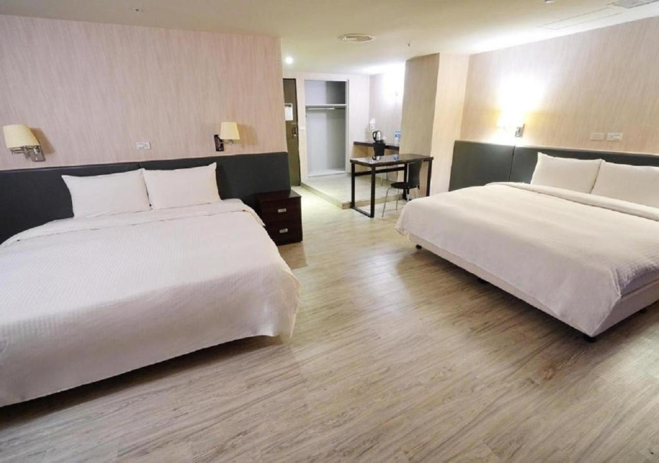 Walker Hotel - Sanchong Taipei Luaran gambar