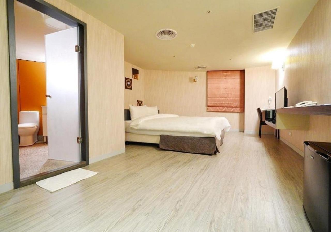 Walker Hotel - Sanchong Taipei Luaran gambar