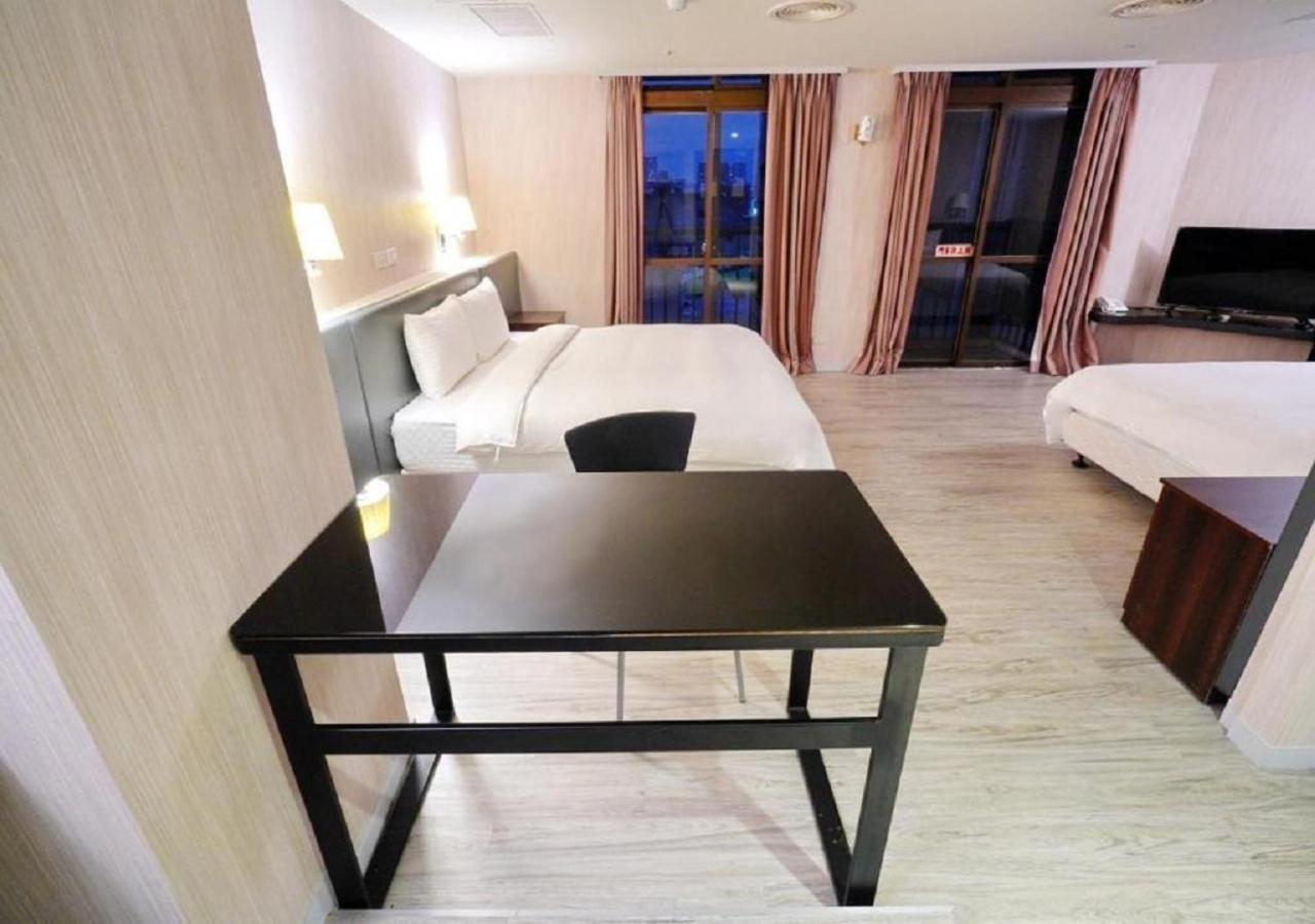 Walker Hotel - Sanchong Taipei Luaran gambar