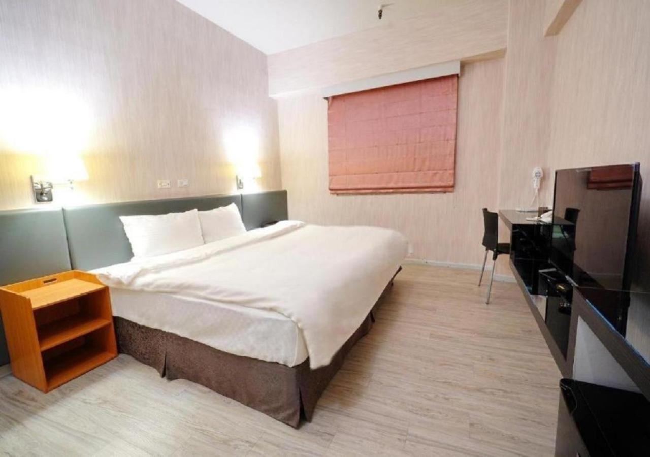 Walker Hotel - Sanchong Taipei Luaran gambar
