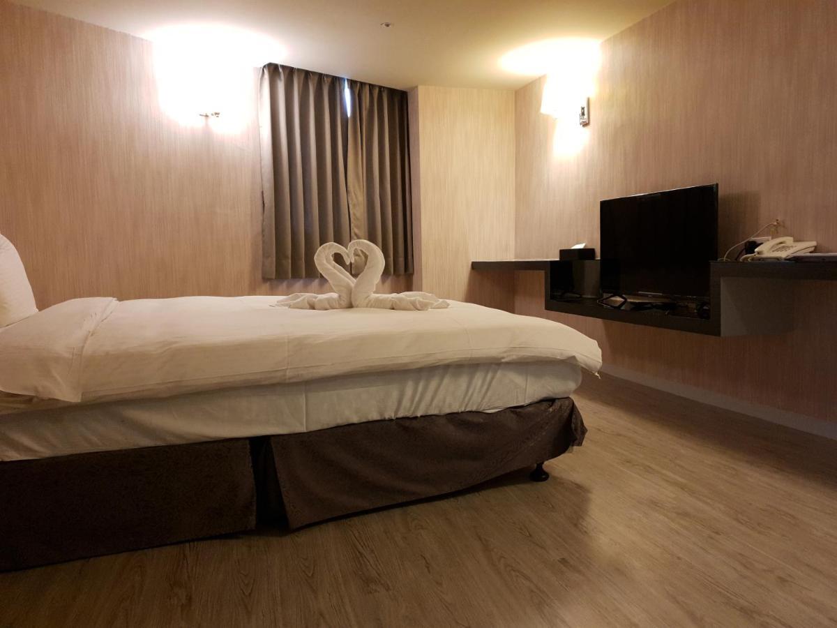 Walker Hotel - Sanchong Taipei Luaran gambar