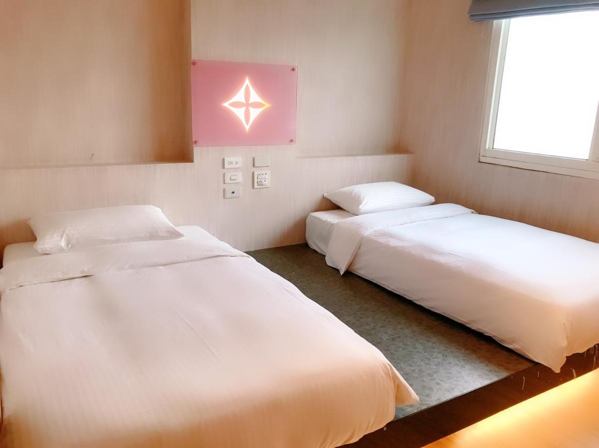 Walker Hotel - Sanchong Taipei Luaran gambar