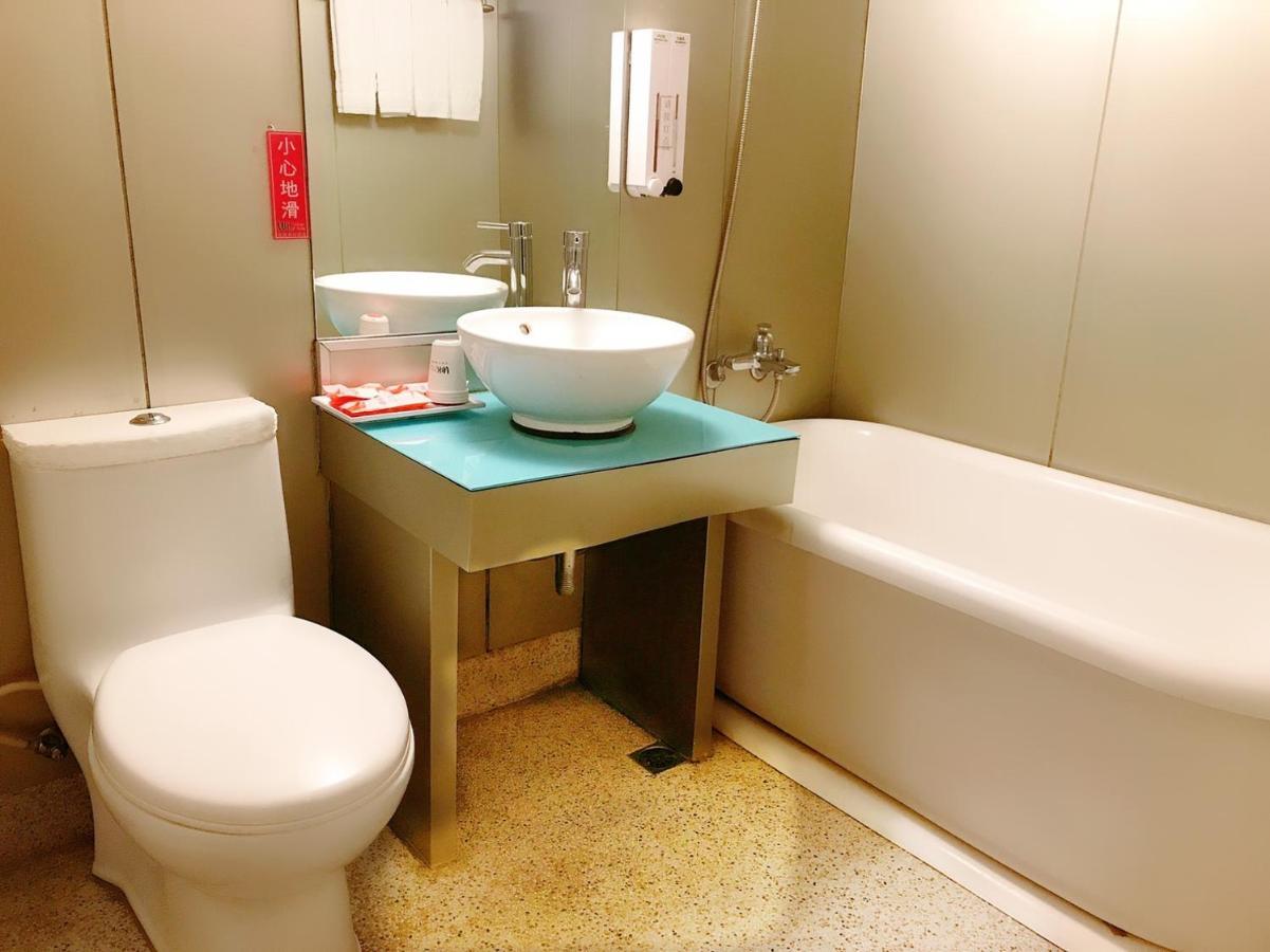 Walker Hotel - Sanchong Taipei Luaran gambar